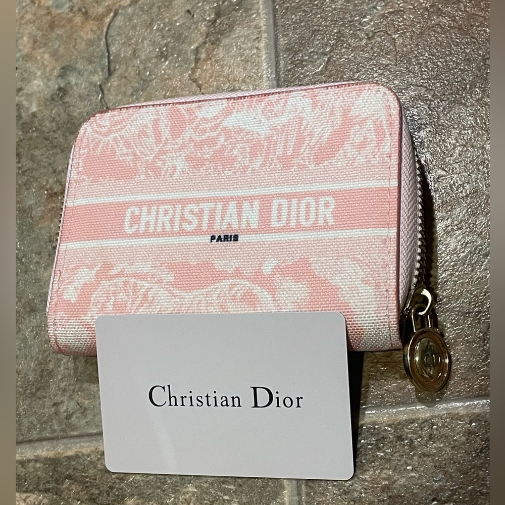 monogram wallet to match your bag or purse so cute 💖💖